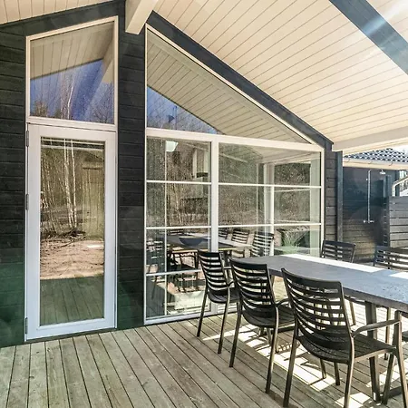 3 Bedroom Awesome In Holiday home