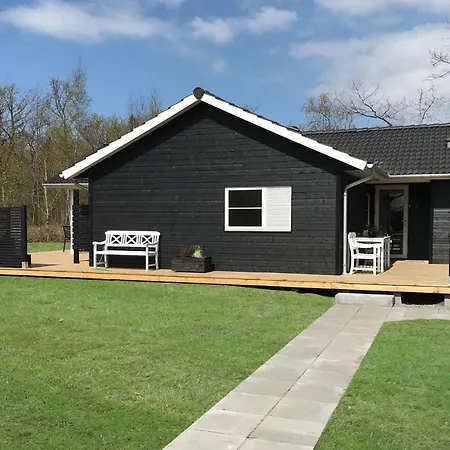 3 Bedroom Awesome In Holiday home *