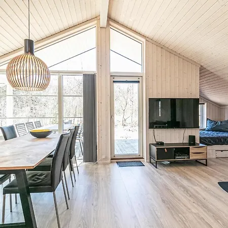 3 Bedroom Awesome In Holiday home